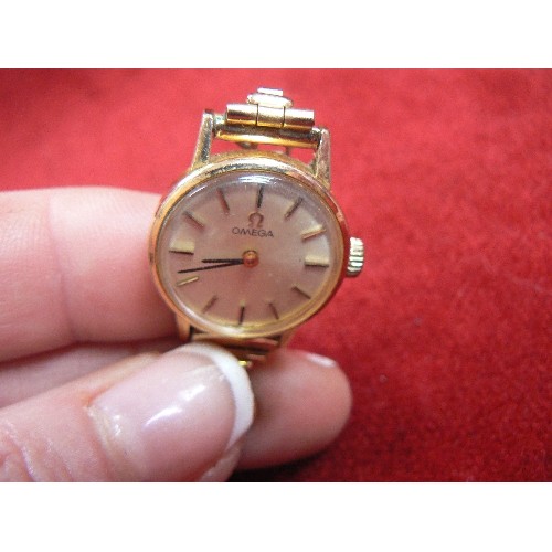 67 - VINTAGE OMEGA GOLD PLATED LADIES WATCH WITH GOLD PLATED STRAP 1965 REG NUMBER 22831297 WORKING WELL