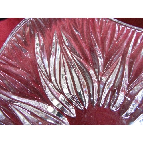 299A - A LARGE CONTEMPORARY STYLE SQUARE CRYSTAL GLASS PLATTER - 35CM X 35CM