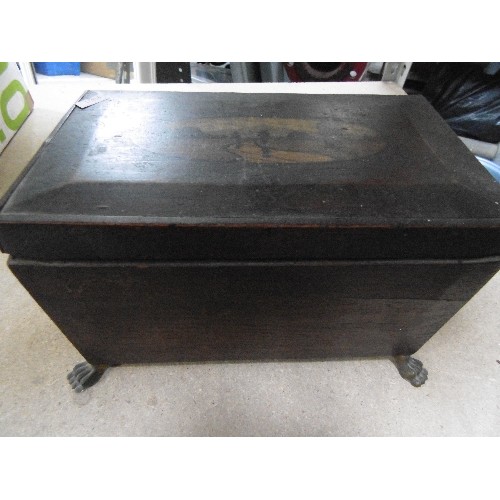 121 - LATE 19TH CENTURY OAK 2 SECTION TEA CADDY ON LION PAW FEET WITH A STAINED DESIGN OF A COUNTRY SCENE ... 