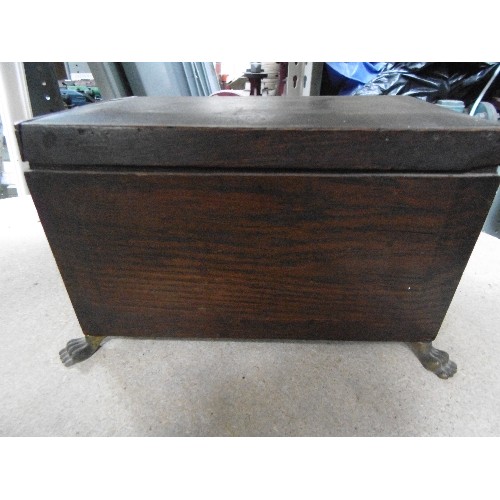 121 - LATE 19TH CENTURY OAK 2 SECTION TEA CADDY ON LION PAW FEET WITH A STAINED DESIGN OF A COUNTRY SCENE ... 