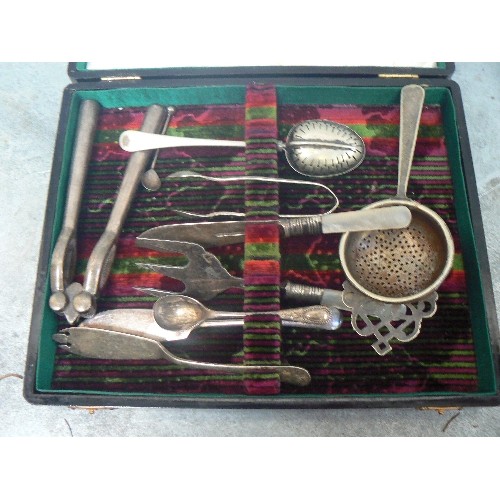 87 - BOXED SETS AND MISCELLANEOUS VINTAGE CUTLERY. INCLUDES SET OF TEA KNIVES WITH MOP HANDLES, FISH SERV... 