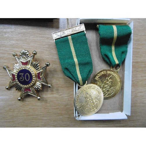 138D - A BOX OF MASONIC JEWELS INCLUDING 