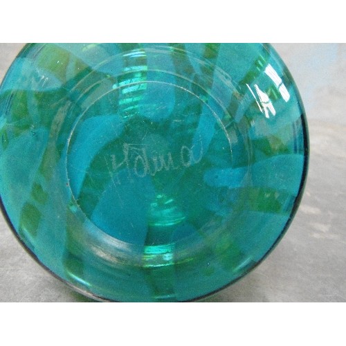 298F - A 20TH CENTURY MDINA GLASS VASE IN TURQUOISE SPIRAL TWIST DESIGN - 14CM