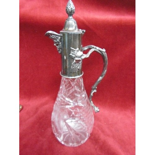 308 - A GOOD QUALITY CUT AND ETCHED GLASS CLARET JUG, THE SILVER PLATED TOP WITH MASK SPOUT AND TRAILING V... 