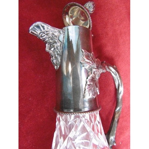 308 - A GOOD QUALITY CUT AND ETCHED GLASS CLARET JUG, THE SILVER PLATED TOP WITH MASK SPOUT AND TRAILING V... 