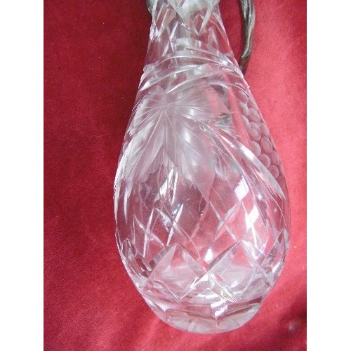 308 - A GOOD QUALITY CUT AND ETCHED GLASS CLARET JUG, THE SILVER PLATED TOP WITH MASK SPOUT AND TRAILING V... 