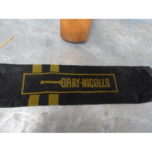 341 - A GOOD QUALITY CRICKET BAT BY GRAY-NICOLLS - THE DYNADRIVE MASTER - RETAILED BY HOBBS CAMBRIDGE, WIT... 