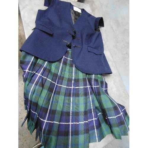 463 - A TRADITIONAL SCOTTISH KILT AND 