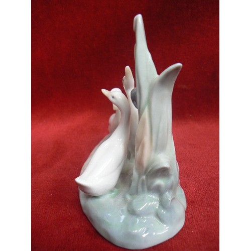 199J - LLADRO NAO PORCELAIN THREE GEESE ORNAMENT - 12CM X 12CM