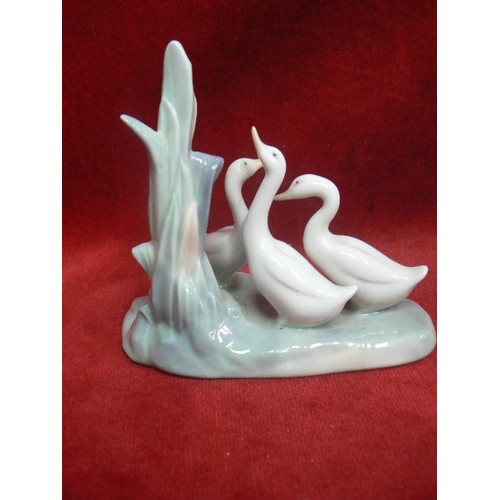 199J - LLADRO NAO PORCELAIN THREE GEESE ORNAMENT - 12CM X 12CM