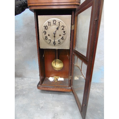 355 - AN EDWARDIAN STRIKING WALL CLOCK WITH SILVERED DIAL, MAHOGANY CASE AND KEY - WORKING WHEN LOTTED