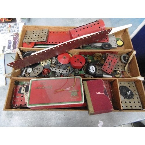 369E - GOOD BOX OF VINTAGE MECCANO WITH BOOKLETS - 1950'S AND 60'S