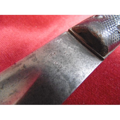 444 - AN ANTIQUE ENFIELD BAYONET WITHOUT A GUARD. WITH MULTIPLE INSPECTION MARKS ON THE BLADE. BLADE LENGT... 