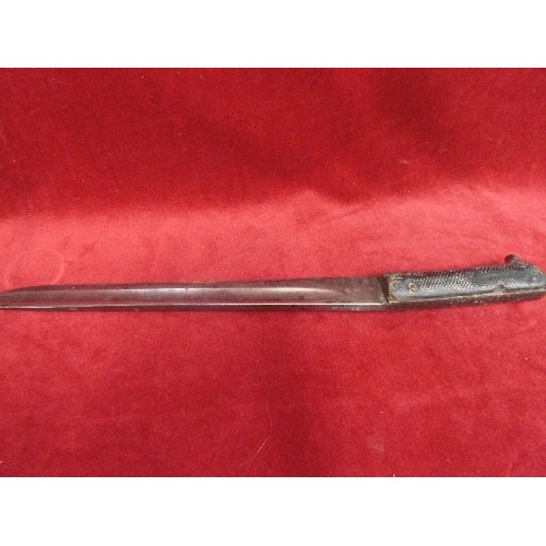 444 - AN ANTIQUE ENFIELD BAYONET WITHOUT A GUARD. WITH MULTIPLE INSPECTION MARKS ON THE BLADE. BLADE LENGT... 