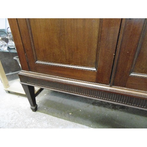 430 - AN EARLY 20TH CENTURY MAHOGANY CABINET WITH PANELLED DOORS, ON FOUR TAPERED LEGS WITH SPADE FEET. 11... 