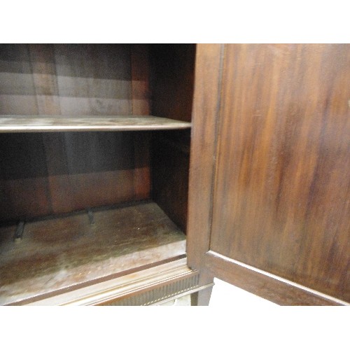 430 - AN EARLY 20TH CENTURY MAHOGANY CABINET WITH PANELLED DOORS, ON FOUR TAPERED LEGS WITH SPADE FEET. 11... 