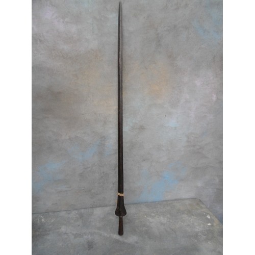 447A - A GOOD AFRICAN MASAI SPEAR, PROBABLY FIRST HALF OF 20TH CENTURY - BLADE LENGTH 94CM