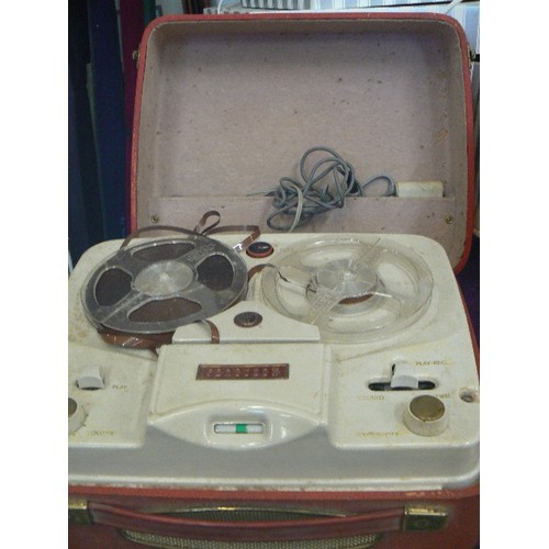 188 - VINTAGE FERGUSON REEL TO REEL TAPE RECORDER. IN CARRY CASE.