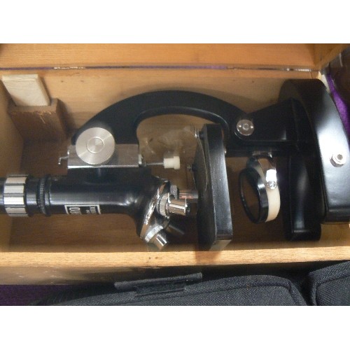 299 - KIBRO MICROSCOPE. ZOOM 100 X 900X IN WOODEN BOX.