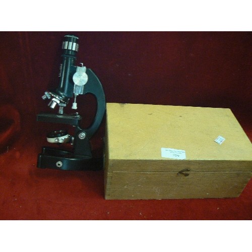 299 - KIBRO MICROSCOPE. ZOOM 100 X 900X IN WOODEN BOX.