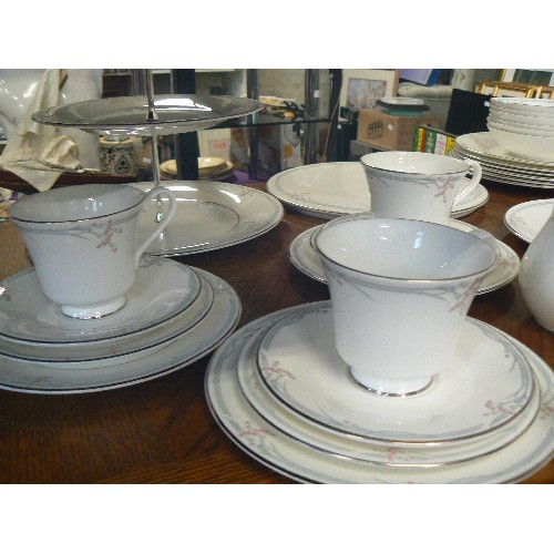 334 - ROYAL DOULTON 'CARNATION' DINNER & TEA SERVICE. INC PLATTERS, CAKE PLATES, DINNER AND SIDE PLATES, T... 