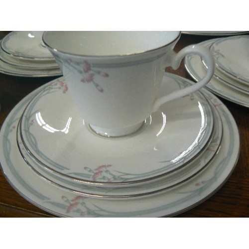 334 - ROYAL DOULTON 'CARNATION' DINNER & TEA SERVICE. INC PLATTERS, CAKE PLATES, DINNER AND SIDE PLATES, T... 