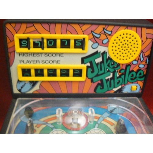 390 - RETRO-VINTAGE JUKE JUBILEE BAGATELLE GAME. IN THE FORM OF A JUKEBOX.