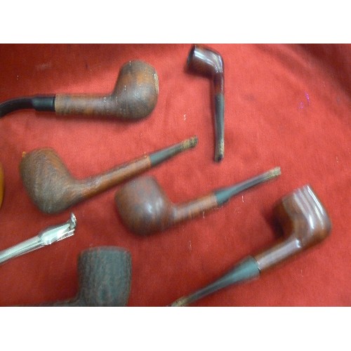 402 - 18 X VINTAGE TOBACCO PIPES, 6 OF WHICH ARE ON A CAROUSEL STAND. ALSO PACK OF PIPE CLEANERS.