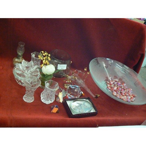 419 - DECORATIVE CRYSTAL & GLASS ITEMS.