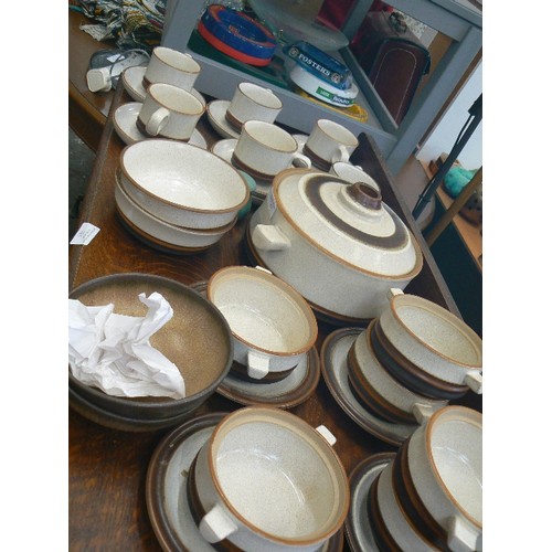 424 - VINTAGE DENBY 'POTTERS WHEEL' SET. INC LIDDED TUREEN, SOUP BOWLS ON SAUCERS, BREAKFAST BOWLS, CUPS A... 