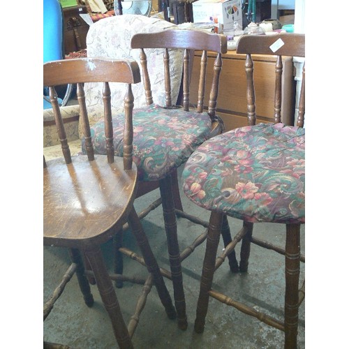 449 - SET OF 3 X BAR STOOLS WITH SPINDLE BACKS. 2 HAVE PADDED SET CUSHIONS.