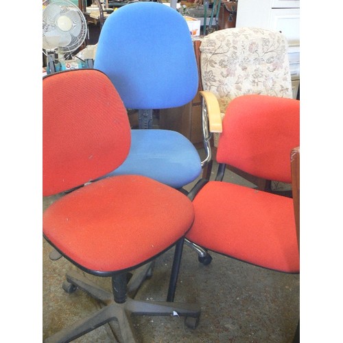 451 - 3 X OFFICE CHAIRS. INC A HIGH BACKED SWIVEL IN BLUE FABRIC, A LOW BACK RED FABRIC SWIVEL, AND A FIXE... 