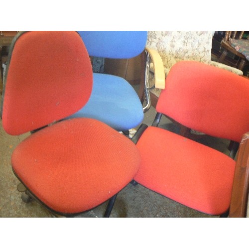 451 - 3 X OFFICE CHAIRS. INC A HIGH BACKED SWIVEL IN BLUE FABRIC, A LOW BACK RED FABRIC SWIVEL, AND A FIXE... 