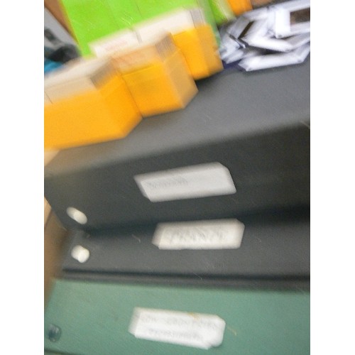 472 - LARGE QUANTITY OF VINTAGE PHOTOGRAPHIC SLIDES IN CASES AND BOXES. ALSO A BOOTS TH 50 SLIDE PROJECTOR... 