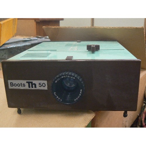 472 - LARGE QUANTITY OF VINTAGE PHOTOGRAPHIC SLIDES IN CASES AND BOXES. ALSO A BOOTS TH 50 SLIDE PROJECTOR... 