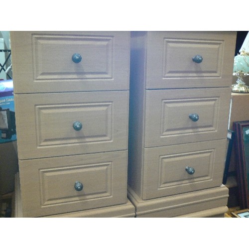 475 - BEECHWOOD EFFECT BEDROOM SET. INCLUDES A 2 DOOR CABINET AND 4 BEDSIDES. APPEARS GOOD CONDITION WITH ... 