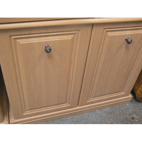 475 - BEECHWOOD EFFECT BEDROOM SET. INCLUDES A 2 DOOR CABINET AND 4 BEDSIDES. APPEARS GOOD CONDITION WITH ... 