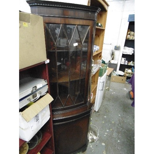 499 - MAHOGANY CORNER CABINET. LOVELY GLASS DOOR PANEL WITH THIN BEAD.