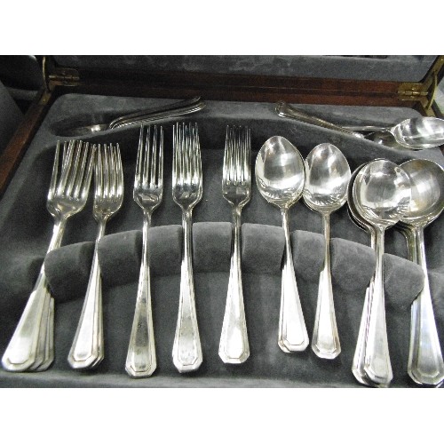 512 - VINTAGE CANTEEN OF CUTLERY. 42 PC. S&B SHEFFIELD. SILVER-PLATED.