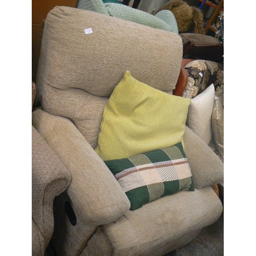 592 - WIDE SEATED ELECTRONIC RECLINING CHAIR IN STONE. WITH SCATTER CUSHIONS.