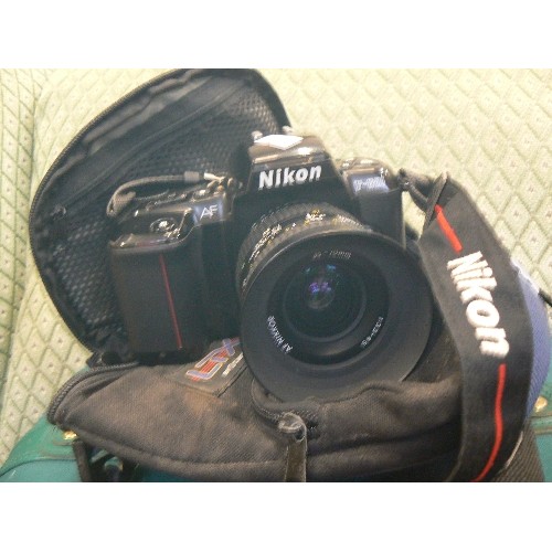 624 - NIKON F-601 CAMERA. WITH NIKKOR 35-70MM LENS. PADDED CAMERA BAG.