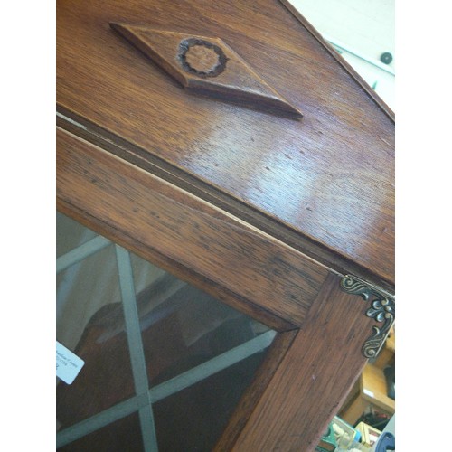 648 - WOODEN GUN CABINET WITH LEADED DIAMOND GLASS DOOR.