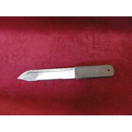 48 - HUNTING KNIFE IN SHEATH