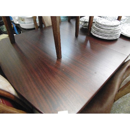 571 - DINING TABLE WITH 4 CURVED BACK CHAIRS. UPHOLSTERED SEAT & BACK PANEL.