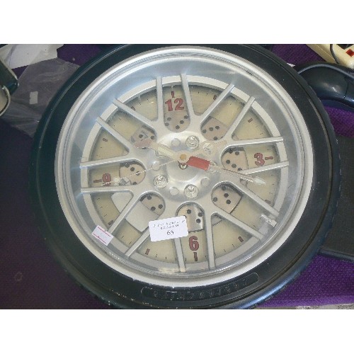 65 - QUARTZ CLOCK IN THE FORM OF AN ALLOY WHEEL.