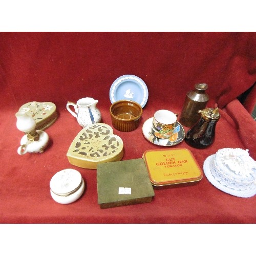 469 - VINTAGE TRINKETS, TRINKET BOXES, AND ORNAMENTS.