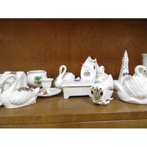 622 - APPROXIMATELY 40 X VINTAGE CRESTED CHINA. SOME LOCAL, INCLUDING A LITTLE BULLDOG FROM WISBECH, AND A... 