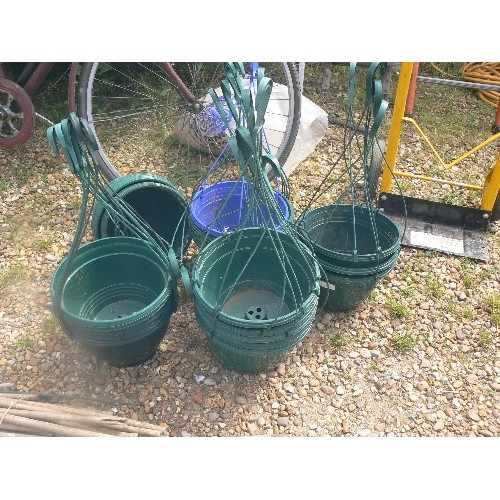 QUANTITY OF NEW PLASTIC HANGING BASKETS