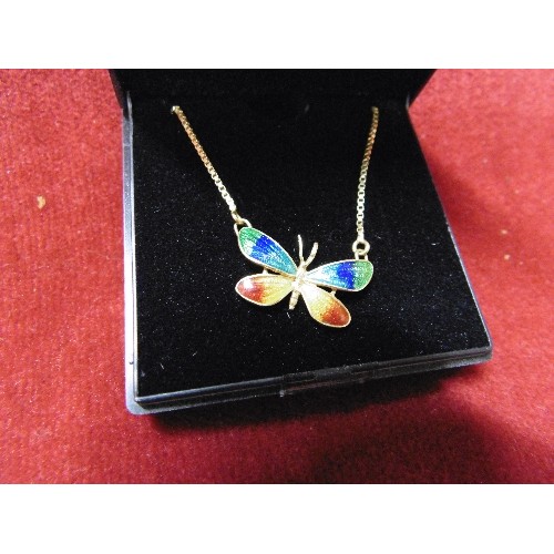 51 - A 18ct GOLD NECKLACE WITH ENAMELLED BUTTERFLY 15