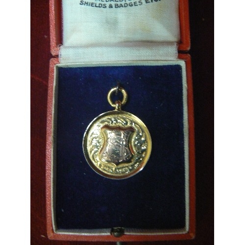 55 - A 9ct GOLD DANCING MEDAL 1928 YELLOW AND ROSE GOLD WEIGHT 6.9gr BY THE MEDAL WORKS MORLEY